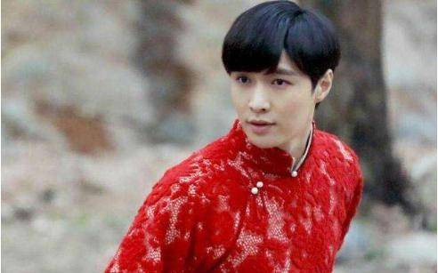 二月紅演員，舞臺到熒屏的蛻變之路——自信與成就感的彰顯