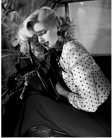 女演員伊波，星光魅力之旅閃耀無(wú)限