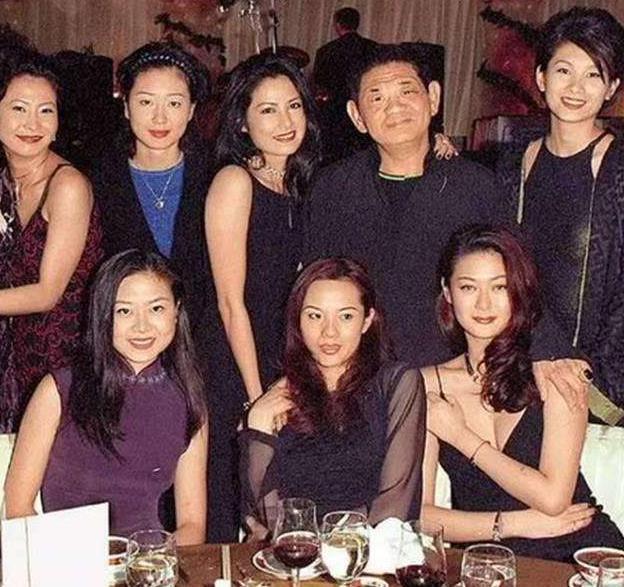 中國香港女明星，自信之光，展現(xiàn)變化之力