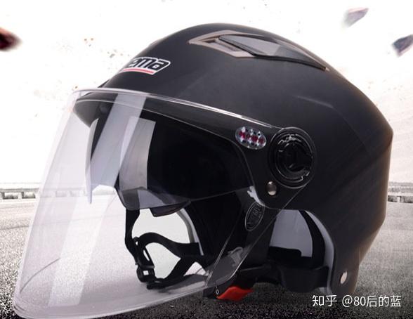 頭盔新規(guī)發(fā)布，多方觀點(diǎn)碰撞與個(gè)人立場(chǎng)探討