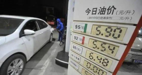 汽油價(jià)格92最新消息,汽油價(jià)格92最新消息，獲取與理解汽油定價(jià)機(jī)制的全攻略
