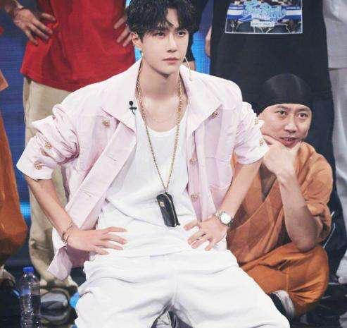 實(shí)力演員,實(shí)力演員與小巷中的隱藏寶藏，一家特色小店的奇妙之旅