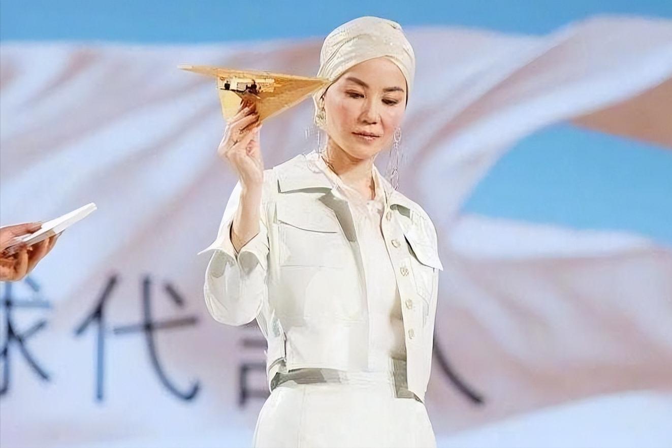 女明星內(nèi)衣的秘密與小巷中的時尚殿堂揭秘