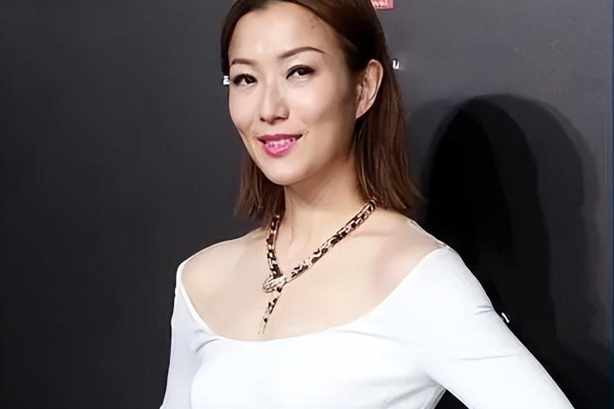 女明星內(nèi)衣的秘密與小巷中的時尚殿堂揭秘