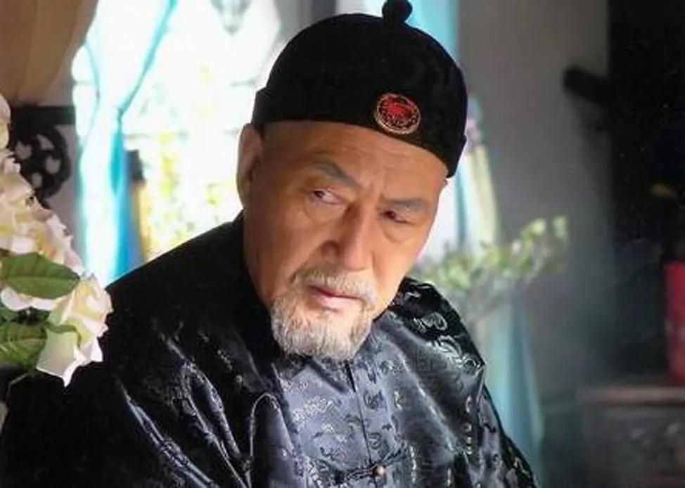 演員安靜,演員安靜，舞臺與鏡頭下的內(nèi)斂之力