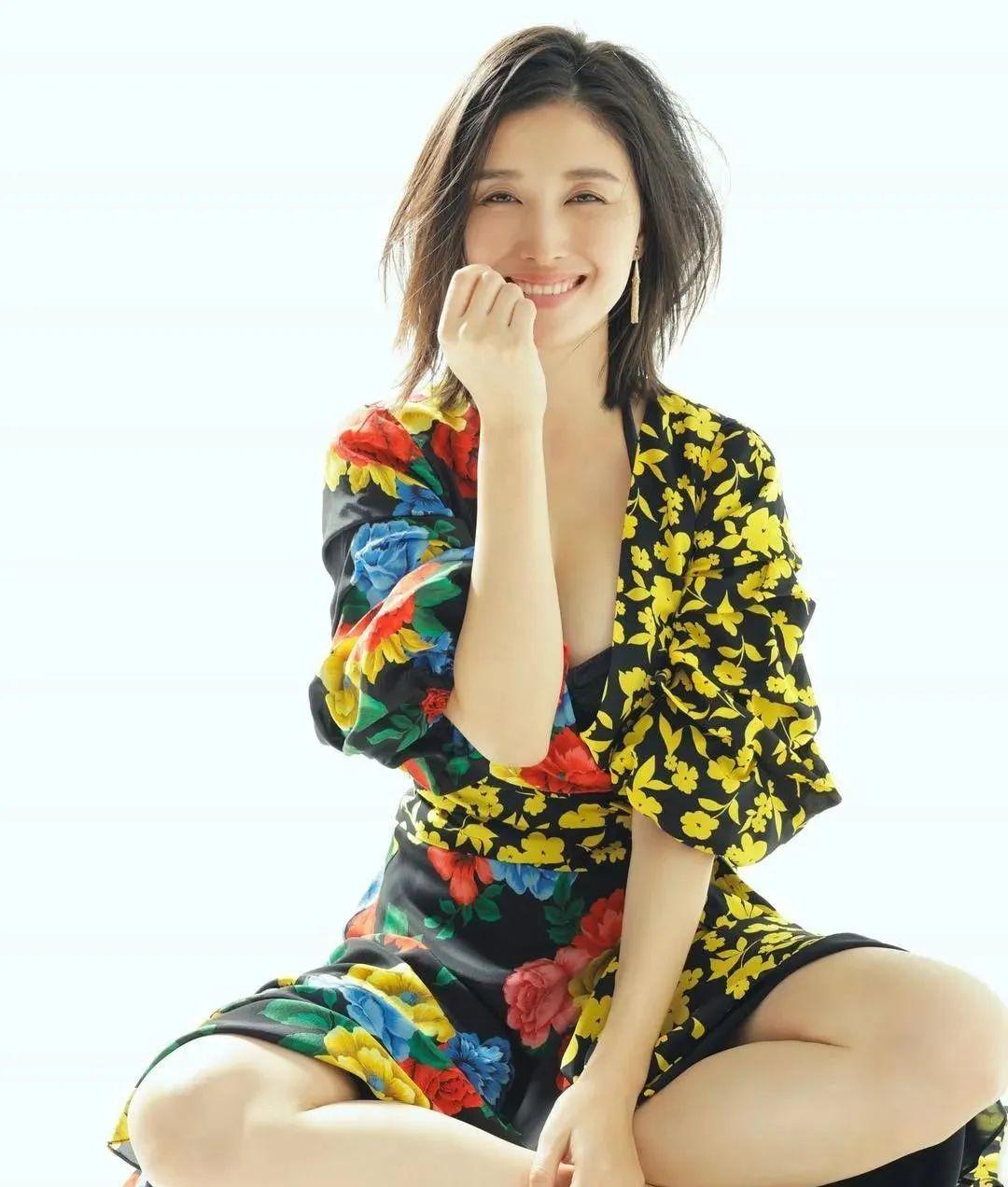 橋本愛實(shí)最新寫真集,橋本愛實(shí)最新寫真集，多元視角下的審視與探討