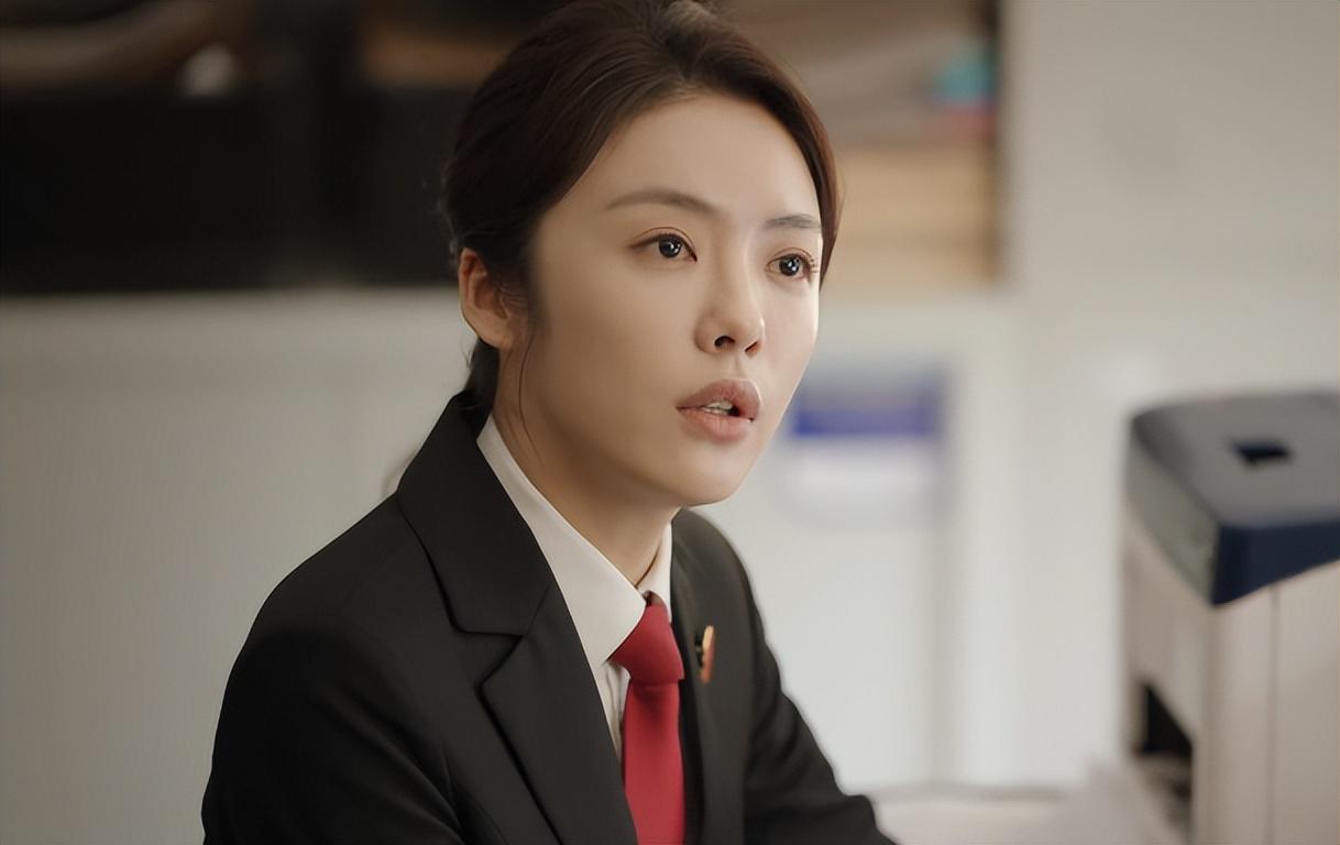 演員嚴(yán)謹(jǐn)，演藝之路的探索與風(fēng)采展示