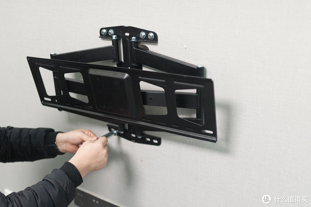 科技重塑生活，電視掛架安裝指南與掛墻新體驗視頻