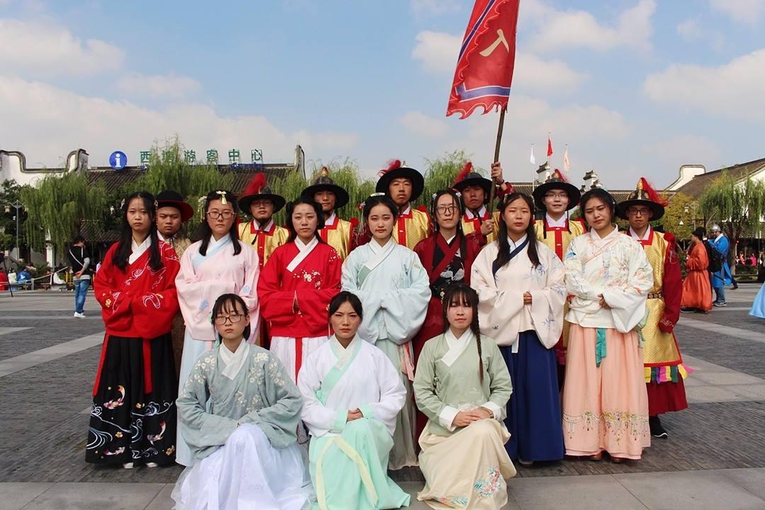 動(dòng)漫服裝店，激發(fā)變化的力量，培育自信與成就感的時(shí)尚殿堂