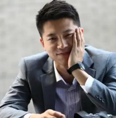 演員金亮，小巷深處的獨(dú)特寶藏探索之旅