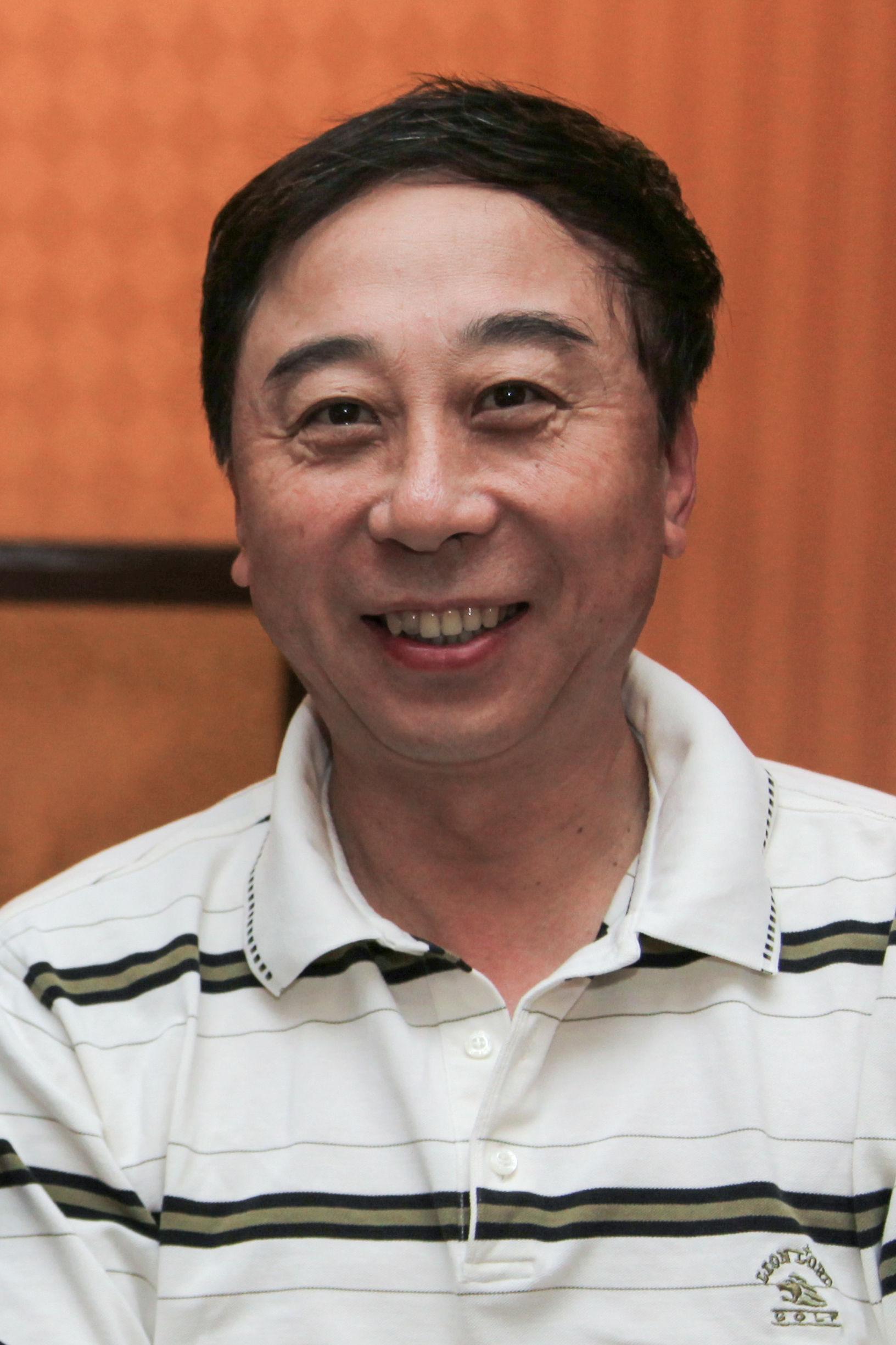 相聲名家馮鞏的生平與美景相伴的旅行對話