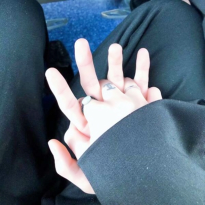 最新情侶頭像牽手，走向未來(lái)的自信與成就感之路