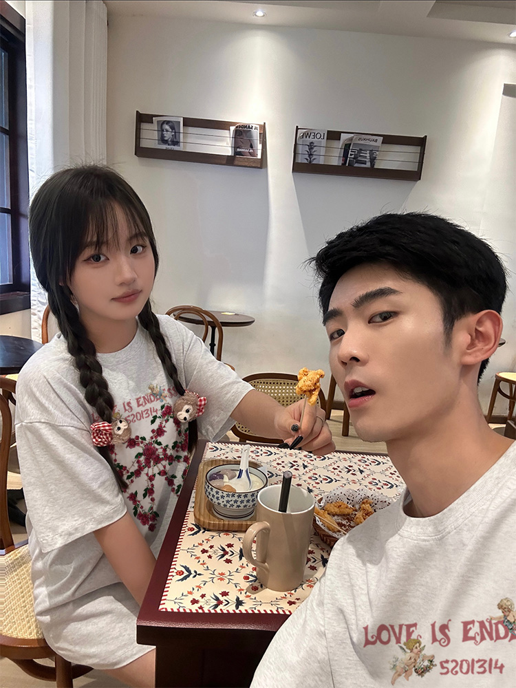 探索自然美景的浪漫之旅，最新國產(chǎn)情侶視頻合集