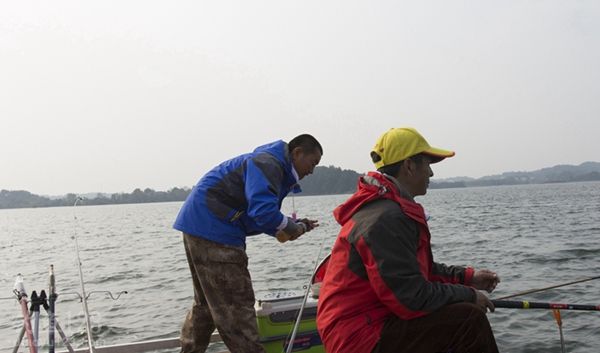 萬(wàn)佛湖釣魚(yú)比賽，釣出自信，掌握變化的力量