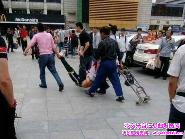 最新砍人事件視頻引發(fā)社會(huì)關(guān)注與公眾討論熱點(diǎn)