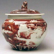 釉里紅瓷器價格揭秘，歷史背景、價值評估與時代地位