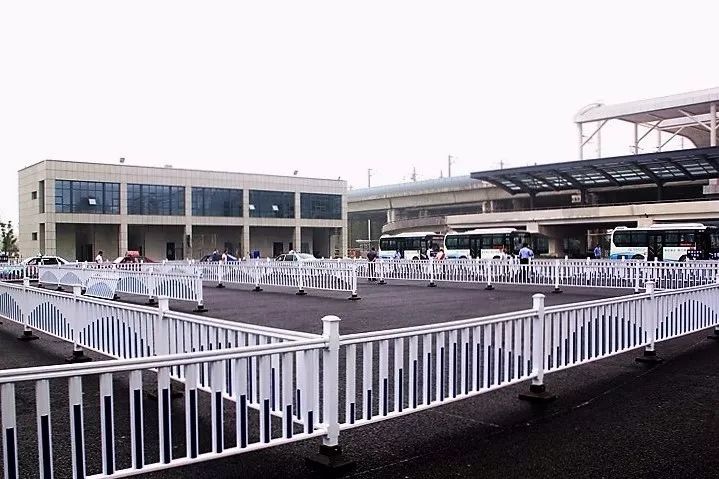 余姚高鐵站停車(chē)場(chǎng)的秘密與家的故事，停車(chē)費(fèi)信息及旅途溫馨指南