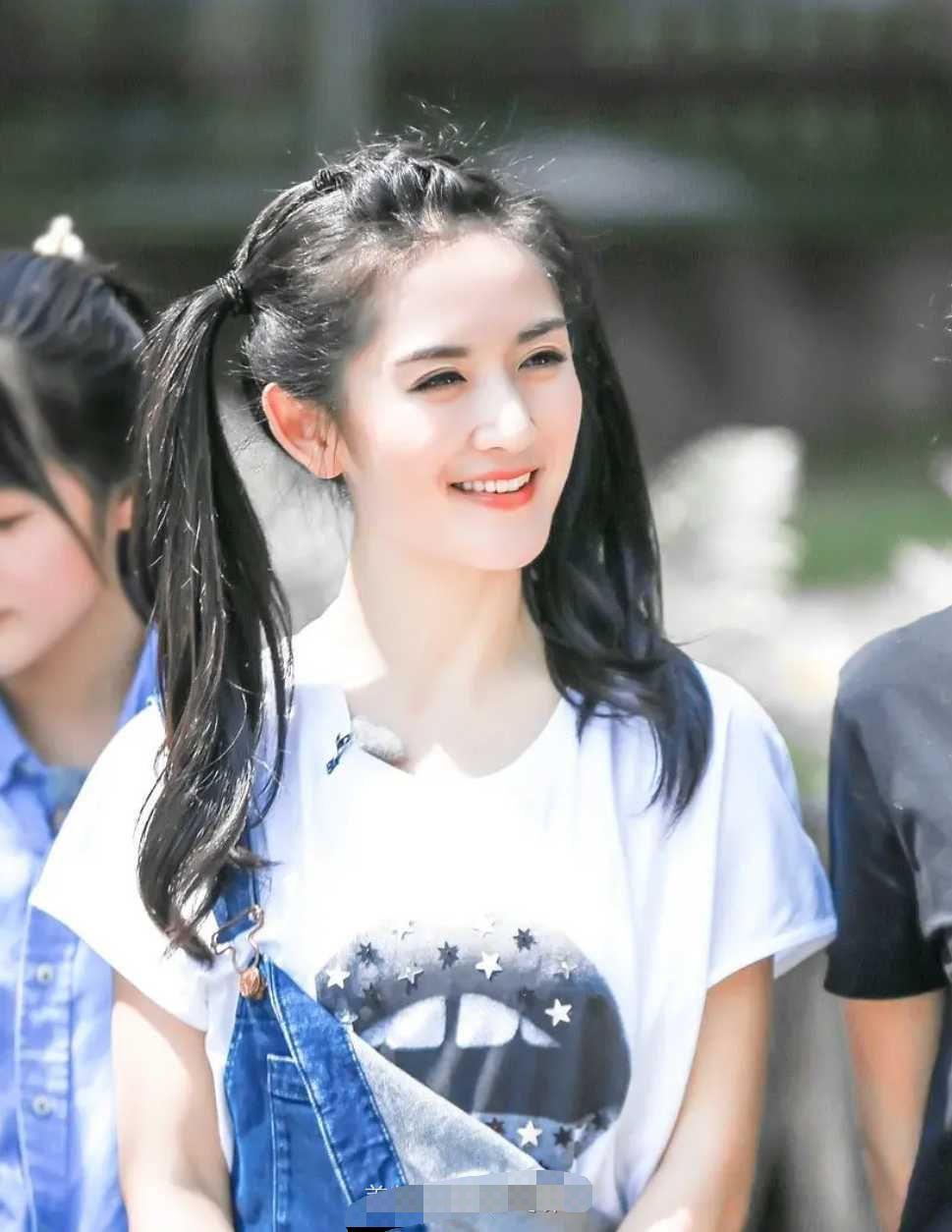 明星馬尾，小巷深處的時尚魅力揭秘