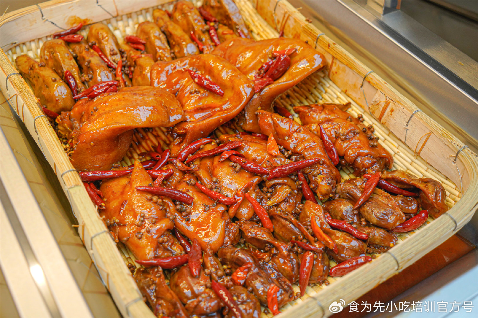 揭秘2025年最火爆小吃背后的故事與深遠(yuǎn)影響