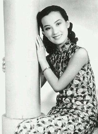 民國女演員踏足自然美景之旅，探索之旅開啟