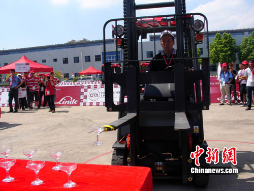 叉車(chē)比賽視頻，賽場(chǎng)上的友情與激情展現(xiàn)！