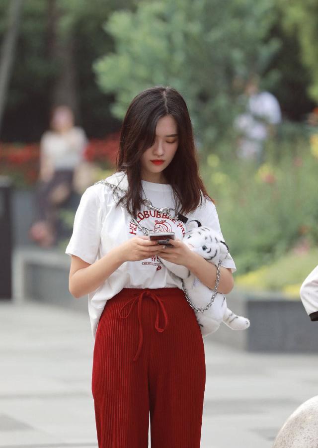 最新時尚街拍潮流風(fēng)采展示