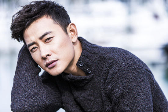 羅晉近期陽光帥氣照片展現(xiàn)魅力四溢的演員風(fēng)采