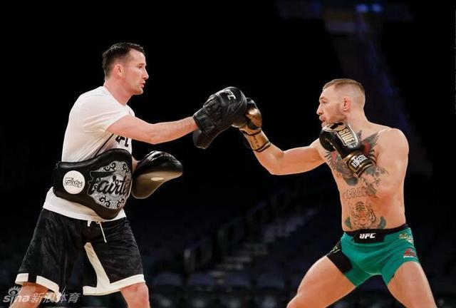 康納賽場風(fēng)采，激情與友情的碰撞故事視頻回顧