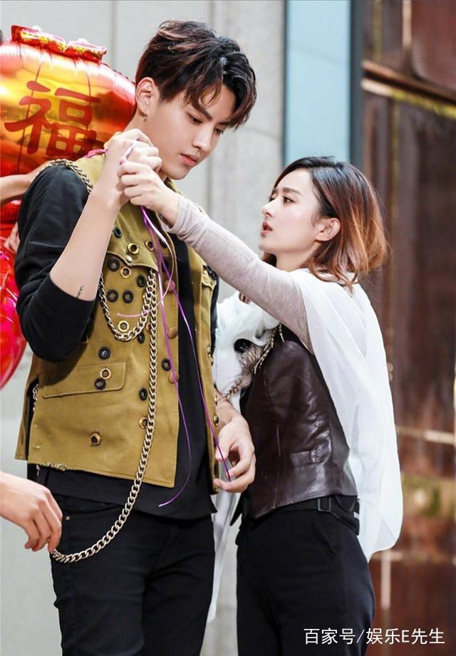 趙麗穎吳亦凡最新圖片，小巷風(fēng)情與隱藏特色小店探秘