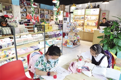 官妖丁公子最新章節(jié)暢閱，高科技產(chǎn)品的革新之旅全揭秘