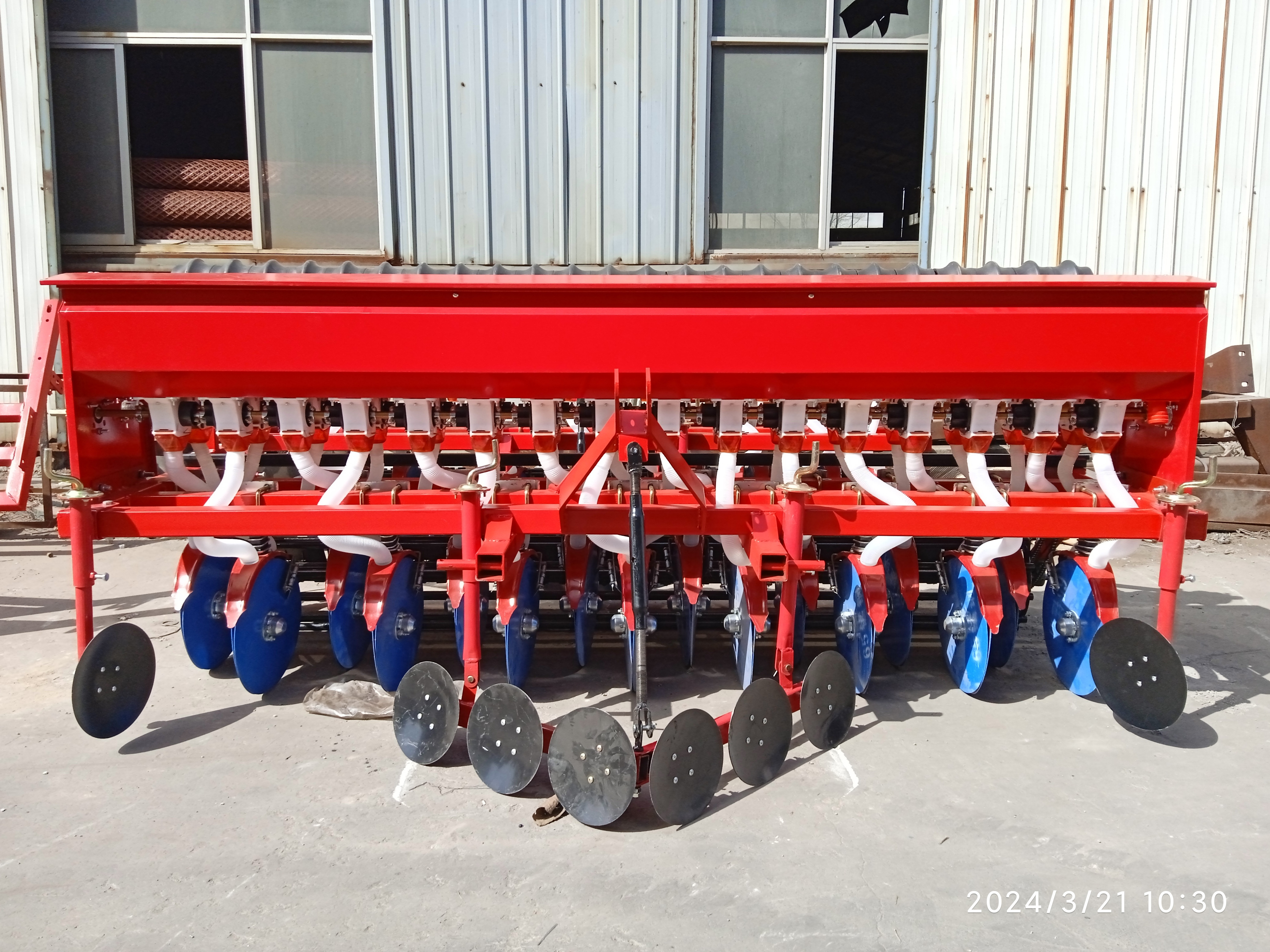 最新款小麥播種機，播種效率的革命性飛躍，小麥24行播種機亮相！