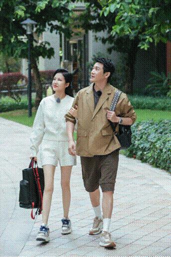 麥迪娜姜潮愛情事業(yè)雙豐收，最新動態(tài)揭秘