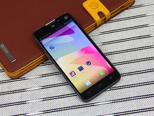 中興最新款手機(jī)，開啟智慧新時(shí)代的勵(lì)志故事