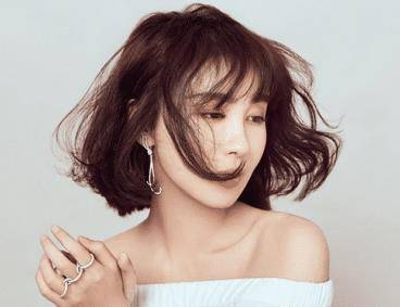 李菲兒科技新品引領(lǐng)智能生活新潮流，最新消息閃耀登場(chǎng)