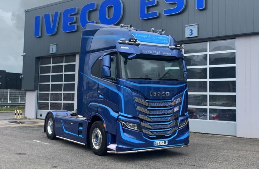 科技巨擘重塑未來(lái)貨運(yùn)體驗(yàn)，最新重卡引領(lǐng)風(fēng)潮