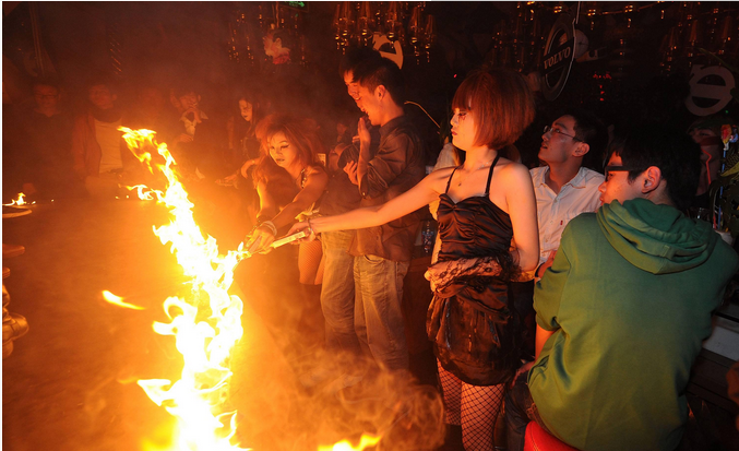 光影交織的時(shí)代傳奇，彌漫之夜2025最新款重磅發(fā)布