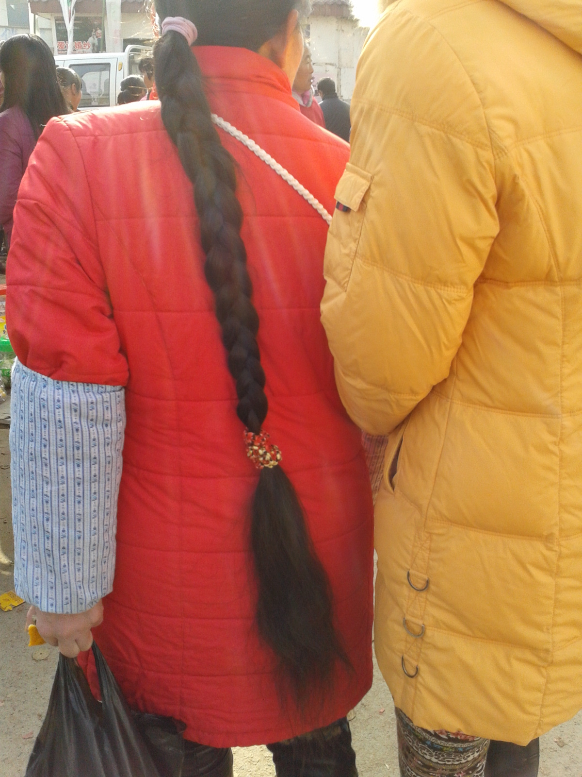 科技新品大長辮子照片，未來時尚與科技的完美融合展示