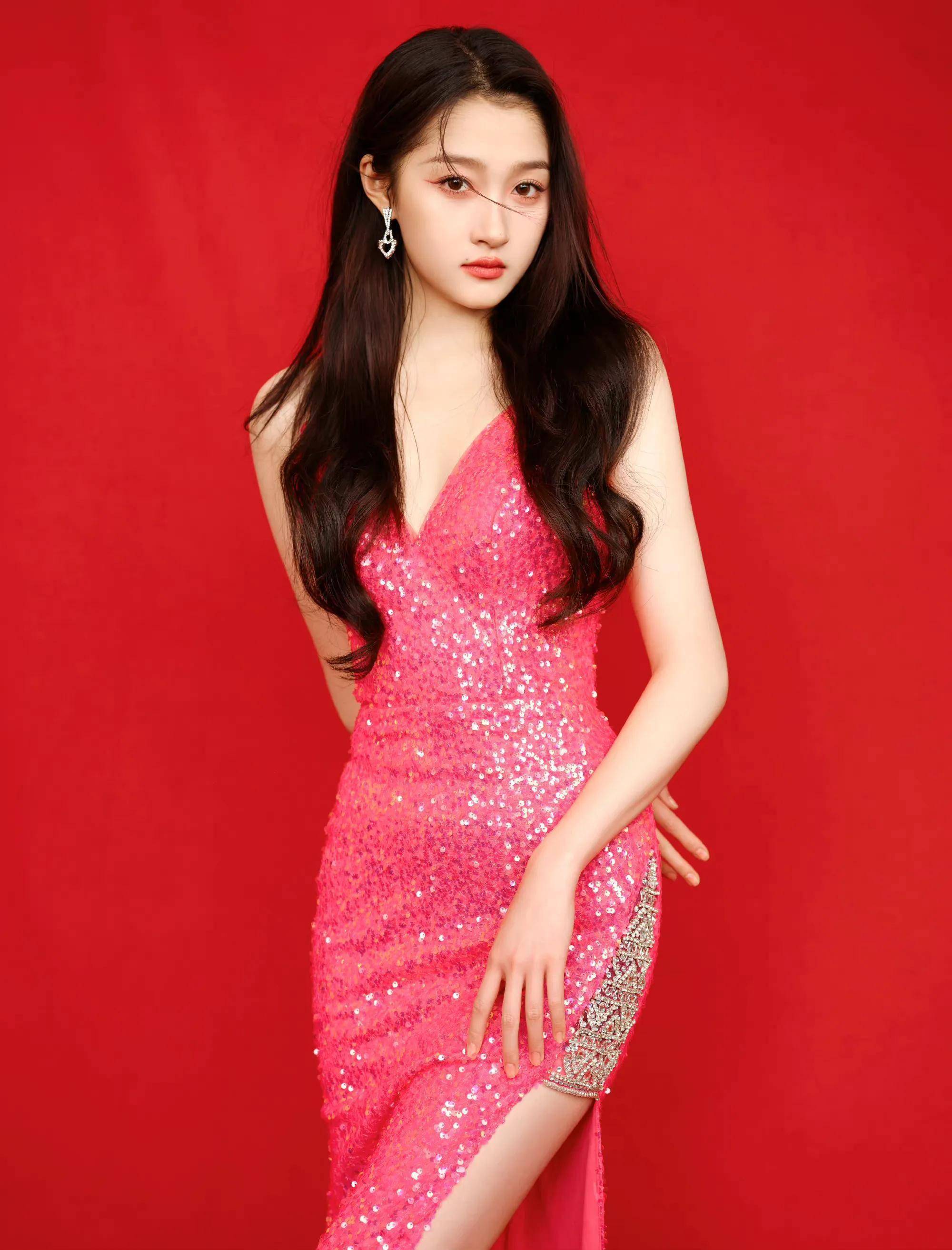 關(guān)曉彤最新寫真圖片欣賞與獲取指南